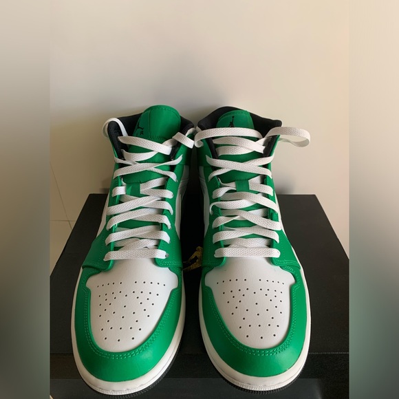❌SOLD❌Air Jordan 1 mid lucky green - Picture 2 of 13
